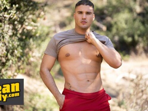 Muscular Alex Strokes His Hard Meat