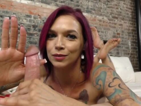 Anna Bell Peaks giving handjob