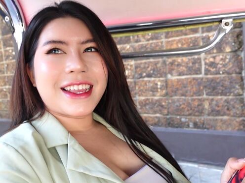 Chubby Thai MILF amateur tart picked up for sex in a TukTuk