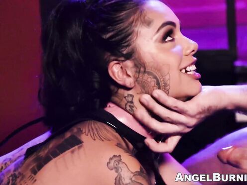 Tatted babe Genevieve Sinn spread anus wide for hung prick