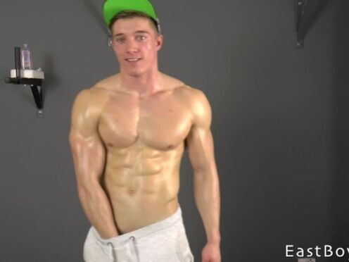Casting -Muscle Flex - Jerking off - Larry McCormick