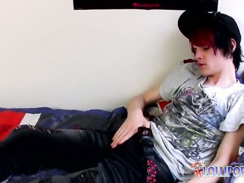LollipopTwinks: Charming Brit Damien Warms Up With A Steamy Solo Performance