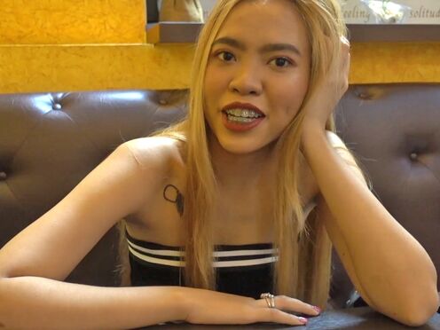 Adorable Thai teen amateur picked up in a clothing store & screwed
