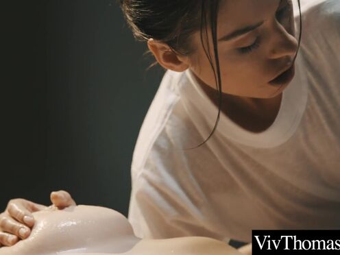 Hot masseuse brings big boobed teen to orgasm by fingering her sexy cunt