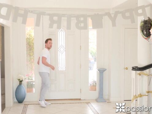 Long-Haired Brunette Blows 4 Facial