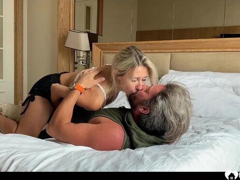 Blonde at the gym wanted to suck shaft