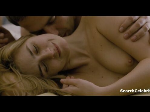 Marvelous Maria Popistasu kissed with her nude body exposed