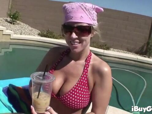 Carolyn Reese with big boobs shower cunt