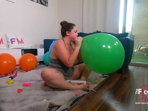 Looning Squirting By Booty Plug Betty
