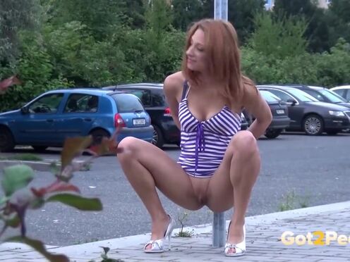 Satisfying ladies outside with no shame in peeing