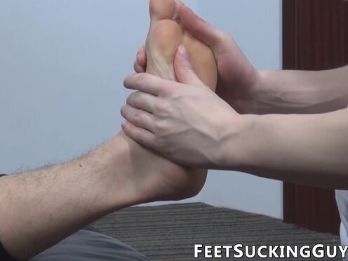 Pretty twink sucks his partners toes after smelling pants