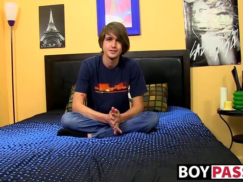 20yo twink wanks his nice meat until he cums