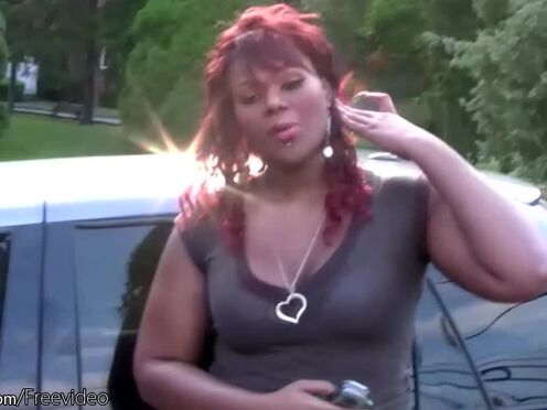 Chubby ebony tranny shakes thick booty & jerks shecock