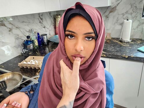 Arab teen housewife Hadiya Honey really needs to learn a few things about sex