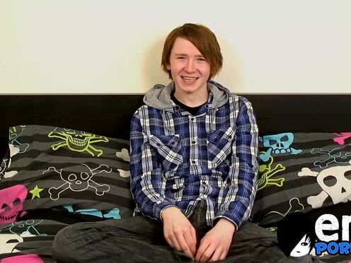 Emo twink Jack Halliwell stroking his dick on his emo bed